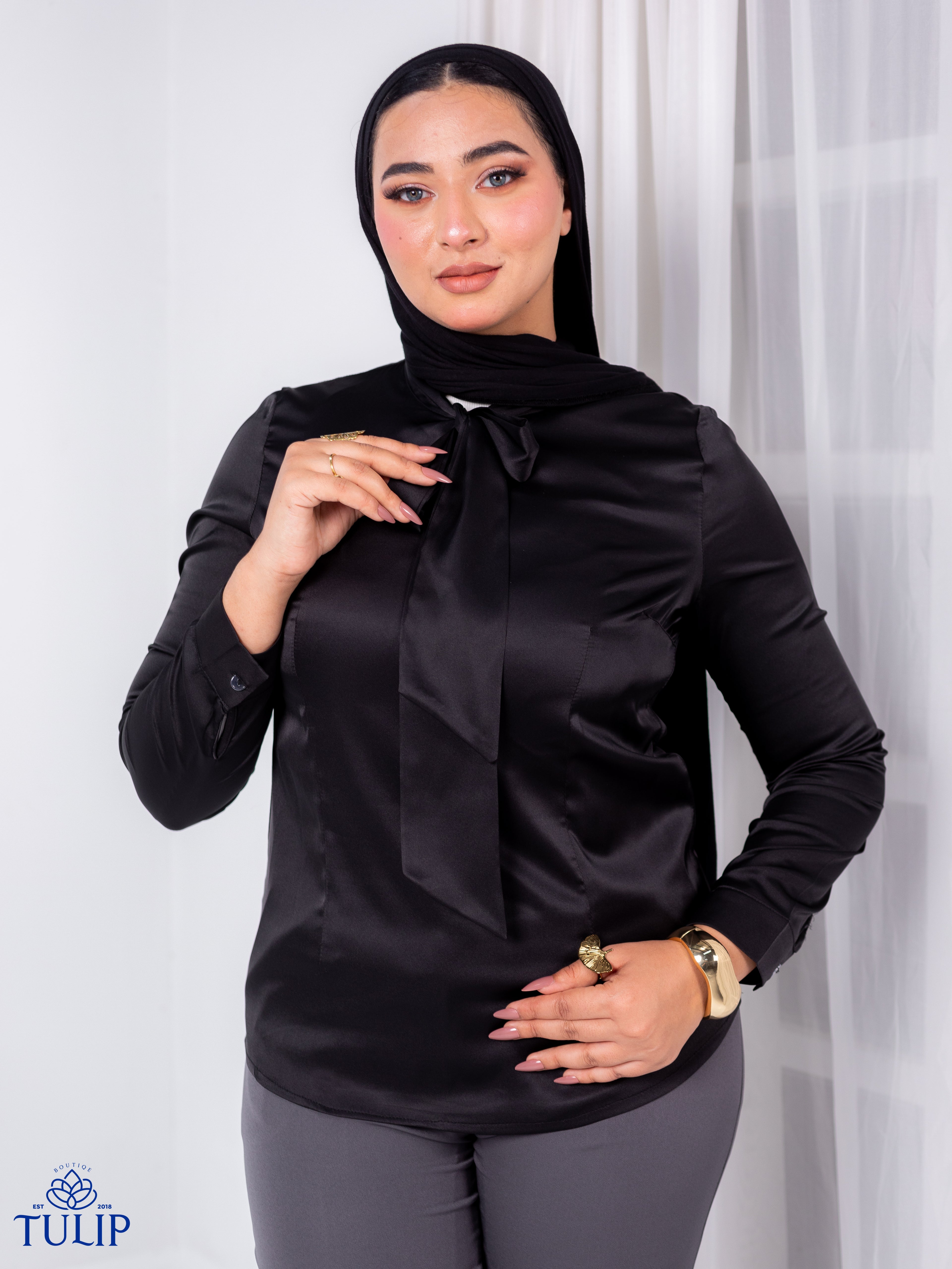 بلوزة من الساتان